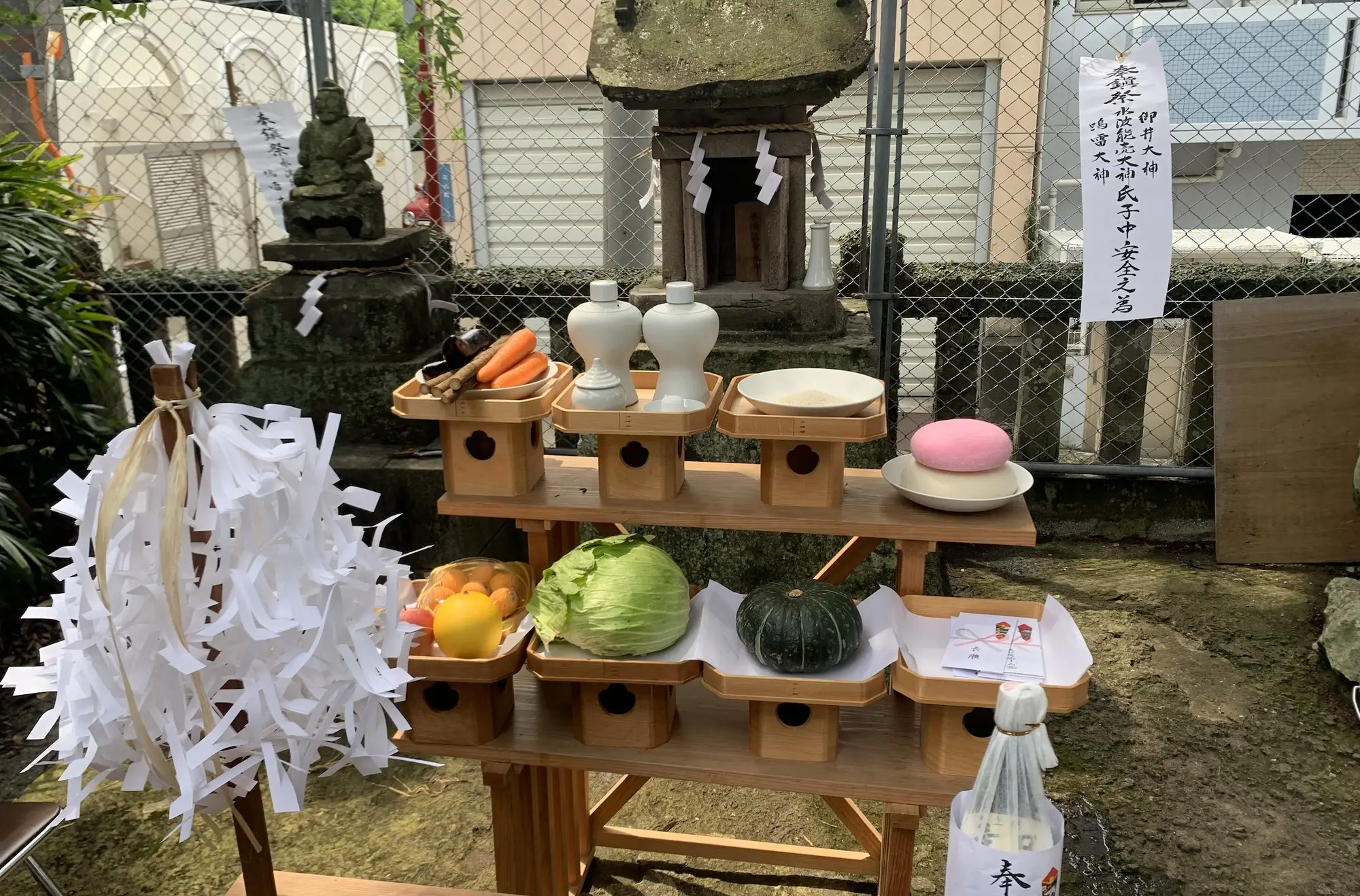 大崎神社の水神様に供えられた供物